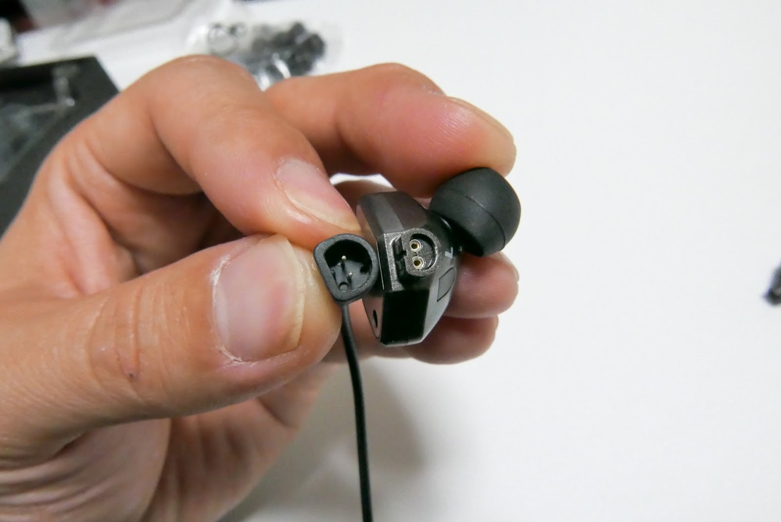 大人気!！高級イヤホン SENNHEISER ゼンハイザー IE80 を購入