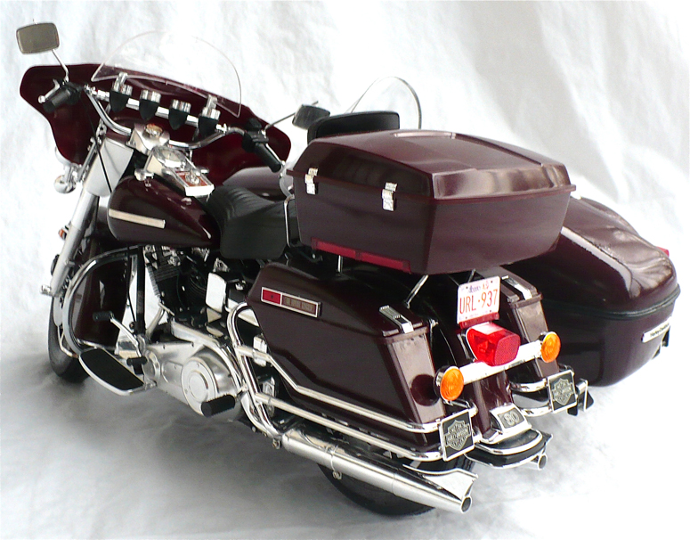 The Great Canadian Model Builders Web Page!: Harley Davidson FLH