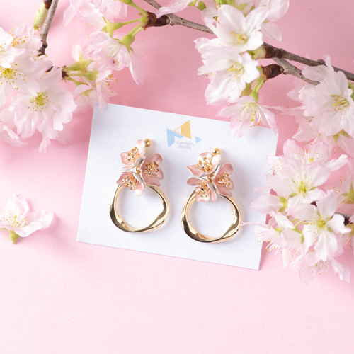 K14gf】桜の花とツイストリング ピアス(イヤリング変更可) ピアス 春