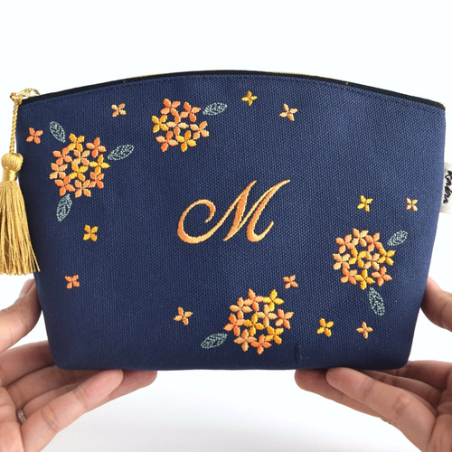 選べるイニシャル》金木犀の刺繍ポーチ マチあり コスメ 両面刺繍 敬老