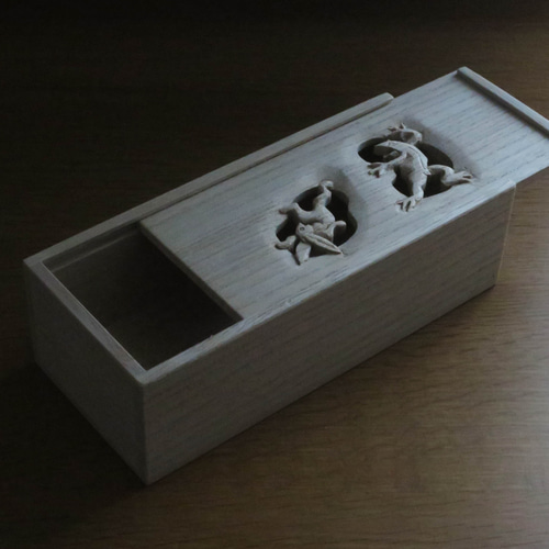 鳥獣戯画を木彫刻した小物入れ 高山寺公認 大阪欄間 桐箪笥 伝統工芸