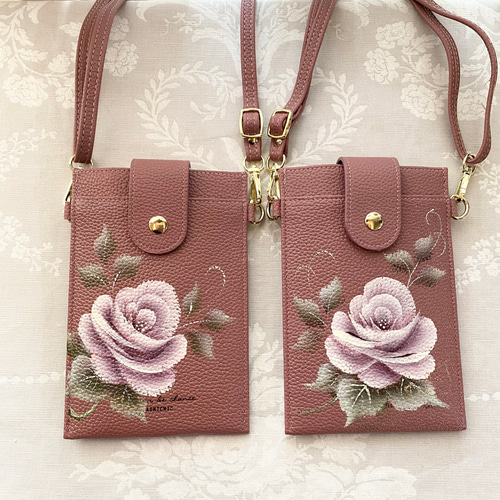 ♡軽くて便利！手描きの薔薇のスマホショルダー#スマホポシェット