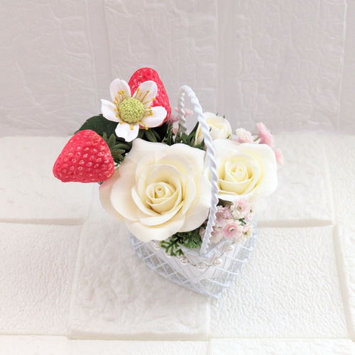 ❀クレイフラワー❀可愛い♪クレイのいちごとバラのアレンジメント❀春