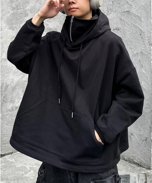 ADAMASTE（アダマスト）の「high neck zip gimmick hoodie
