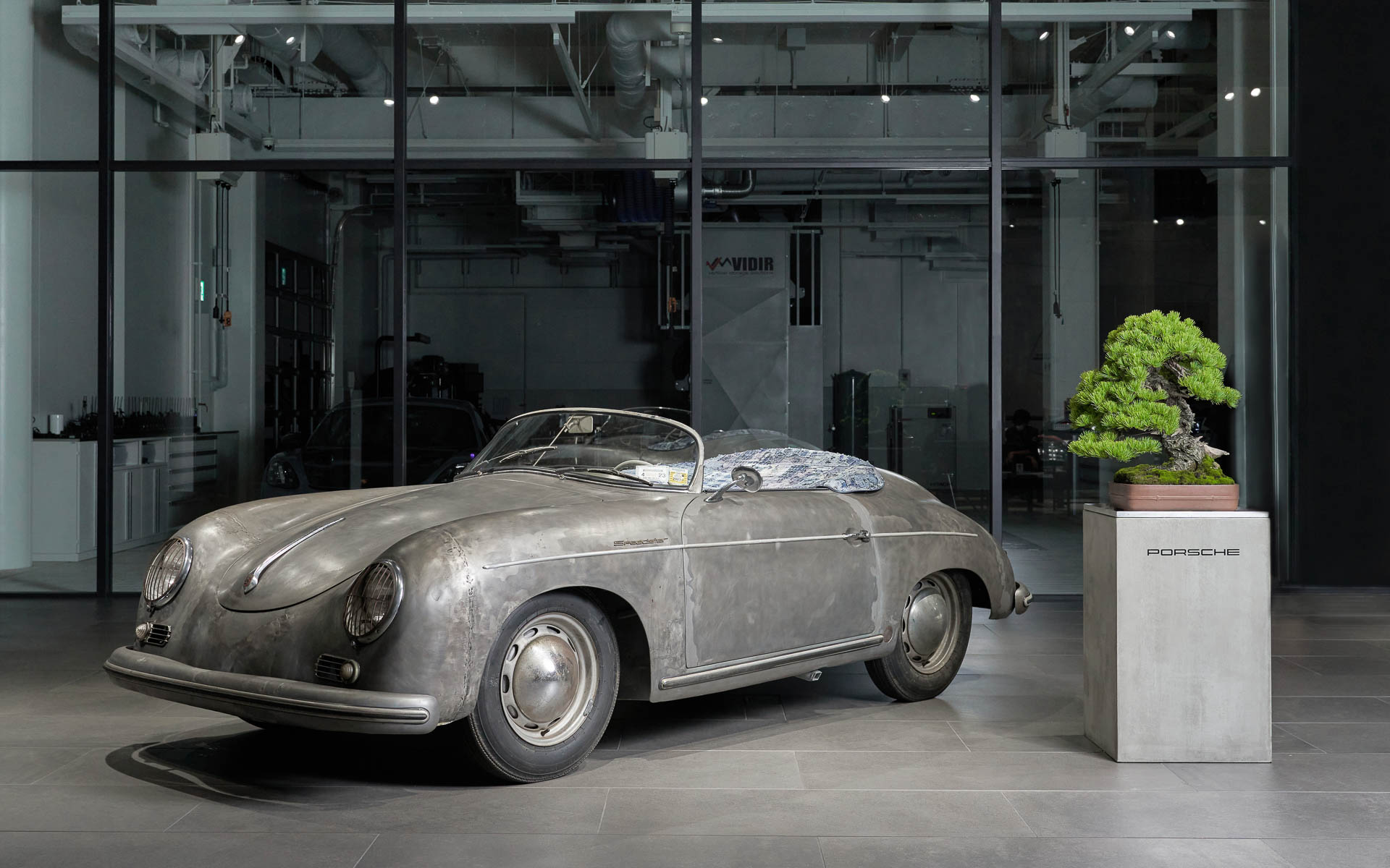 ポルシェ、「356 スピードスター」をベースに“侘び寂び”をイメージした