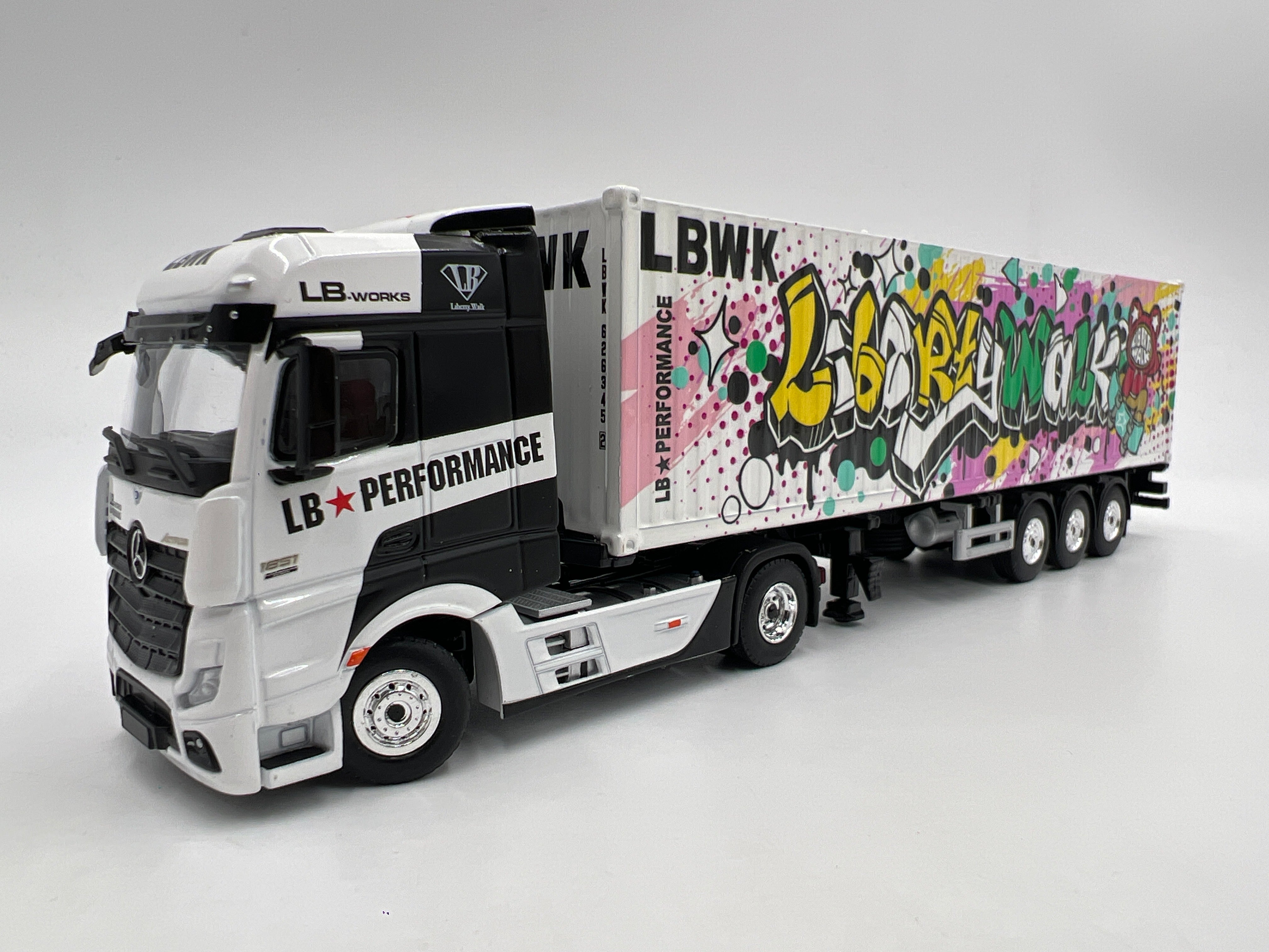 Mini GT #333 Mercedes-Benz Actros W/40ft Container LBWK Kuma