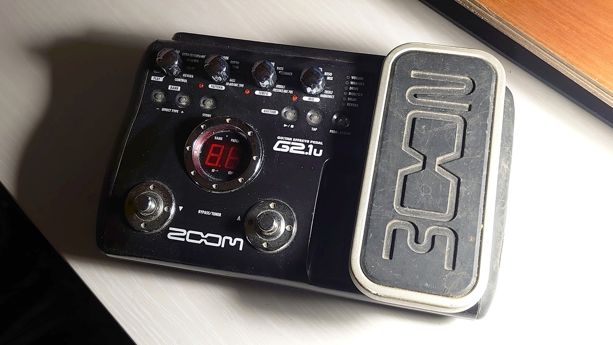 ずっと使ってたマルチエフェクターが限界だったのでZOOM G1X Fourに