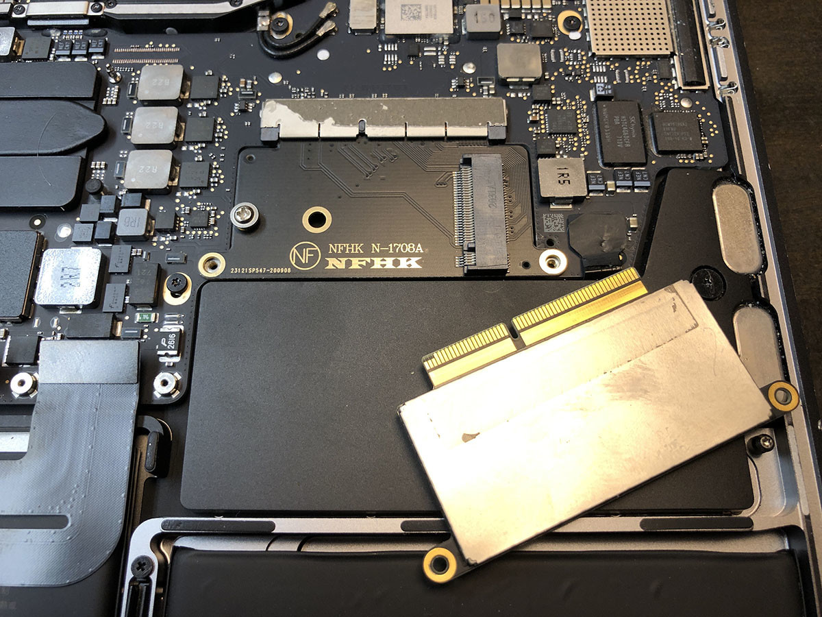 最後のSSD換装可モデル: Touch BarなしMacBook Pro 13 (2017) - なんか