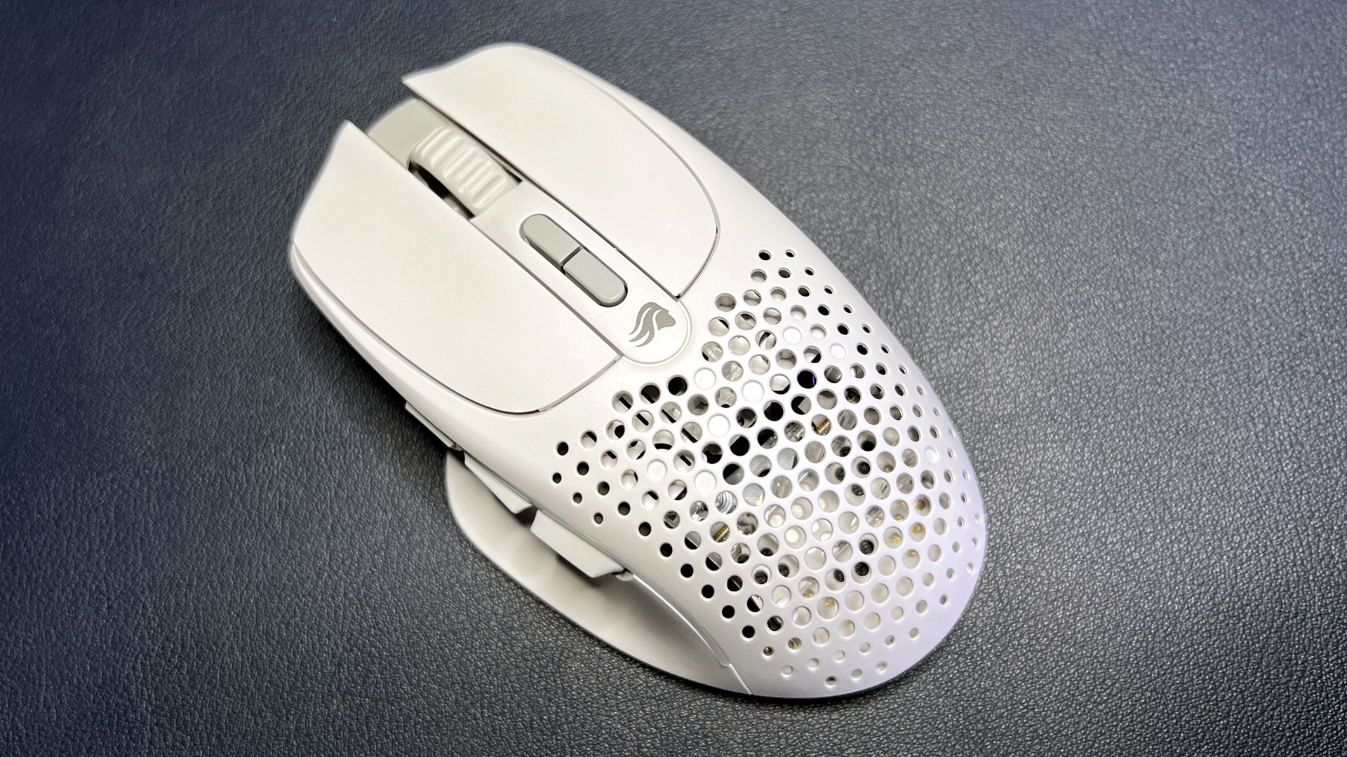 Glorious Model I 2 Wireless Review: Lightweight, Needs Buttons