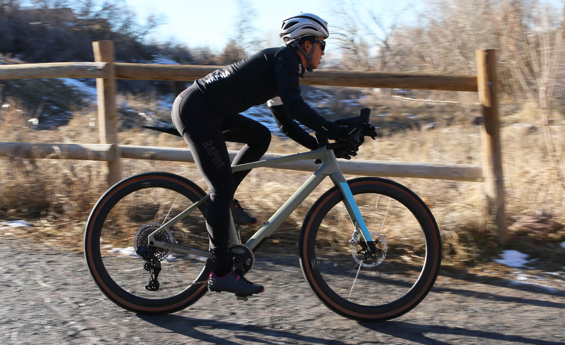 Rapha ビブタイツ Rapha エクスプロアシリーズ 太腿と背中部分に