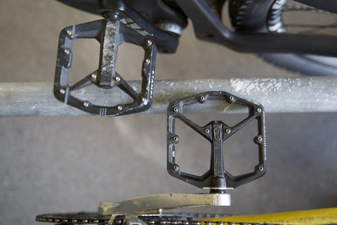 オールラウンドに使えるフラットペダル【Crankbrothers Stamp 7