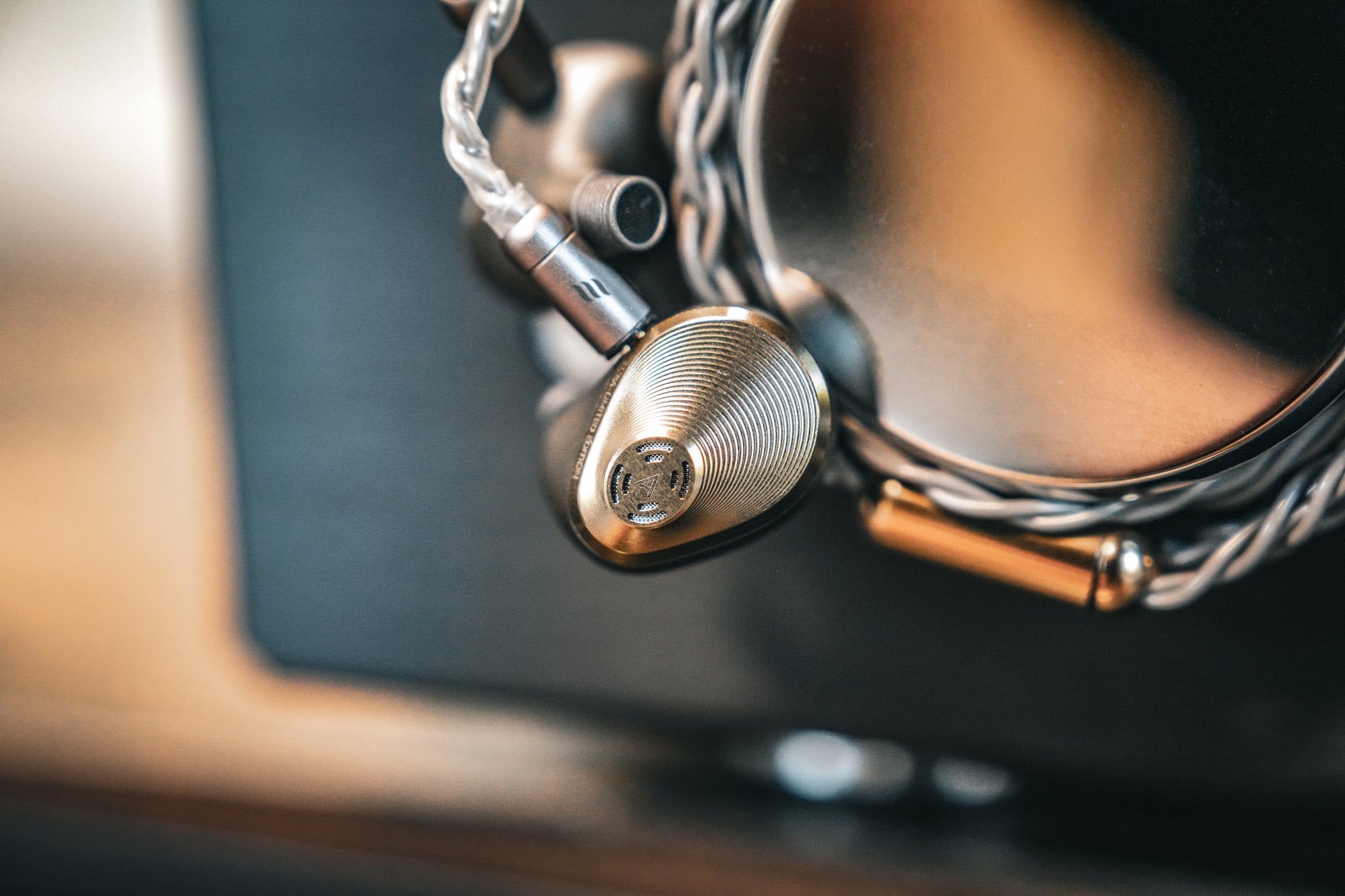 Luxurious Sound and Design Astell&Kern x Vision Ears Aura | Bloom