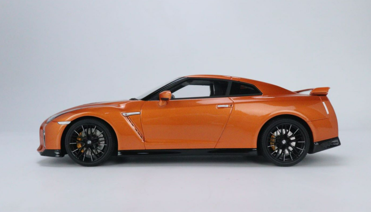 KYOSHO 京商 NISSAN R35 GT-R 1/18 京商 ミニカー | 京商 サムライ