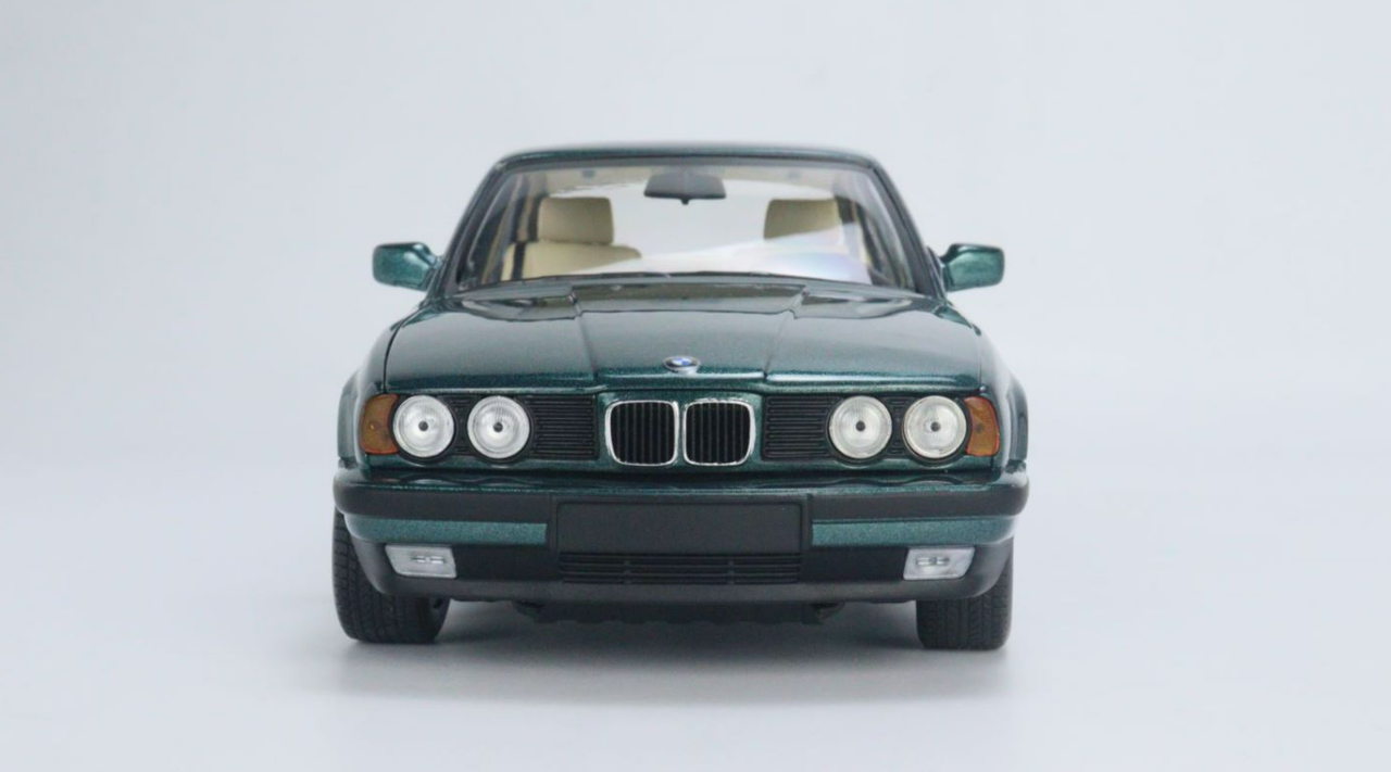 1/18 Minichamps 1988 BMW 535i (E34) (Green) Diecast Car Model