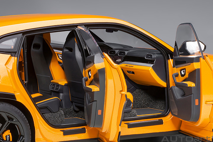 1/18 AUTOart Lamborghini Urus (Arancio Borealis Pearl Orange) Car