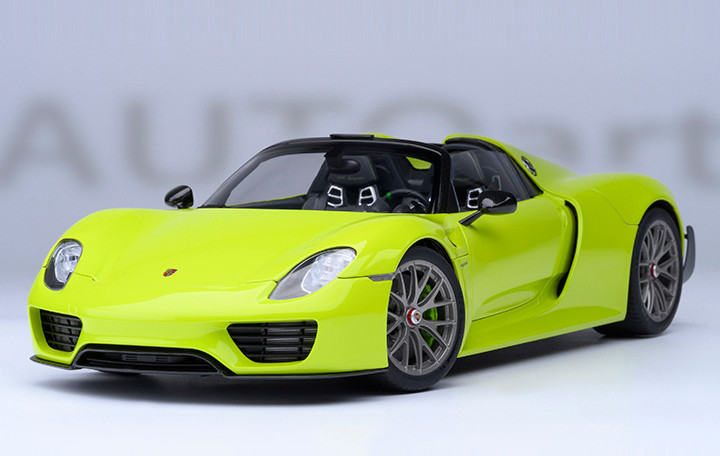 1/18 AUTOart Porsche 918 Spyder Weissach Package (Acid Green) Car