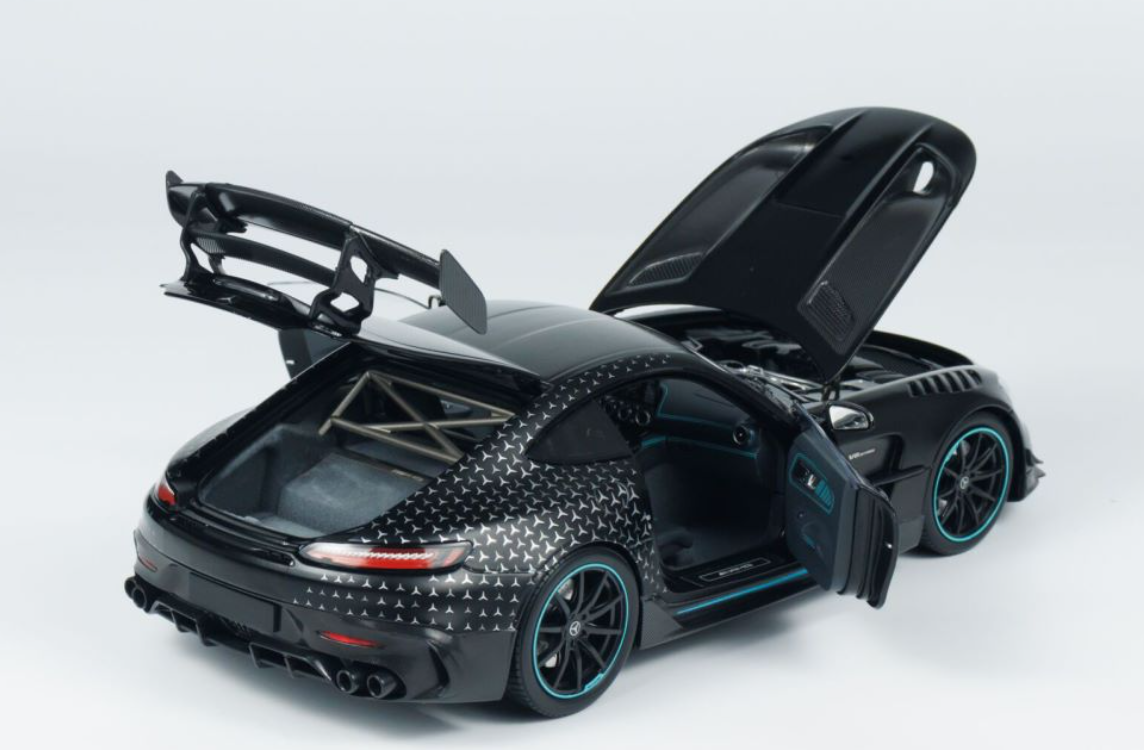 1/18 Minichamps 2021 Mercedes-Benz AMG GT Black Series (Black with