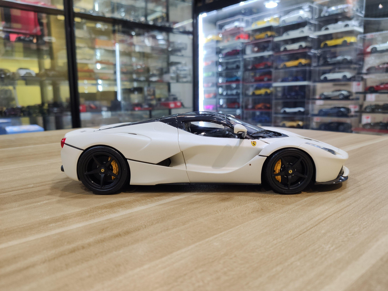 1/18 BBR Ferrari LaFerrari (Fuji White) Diecast Car Model