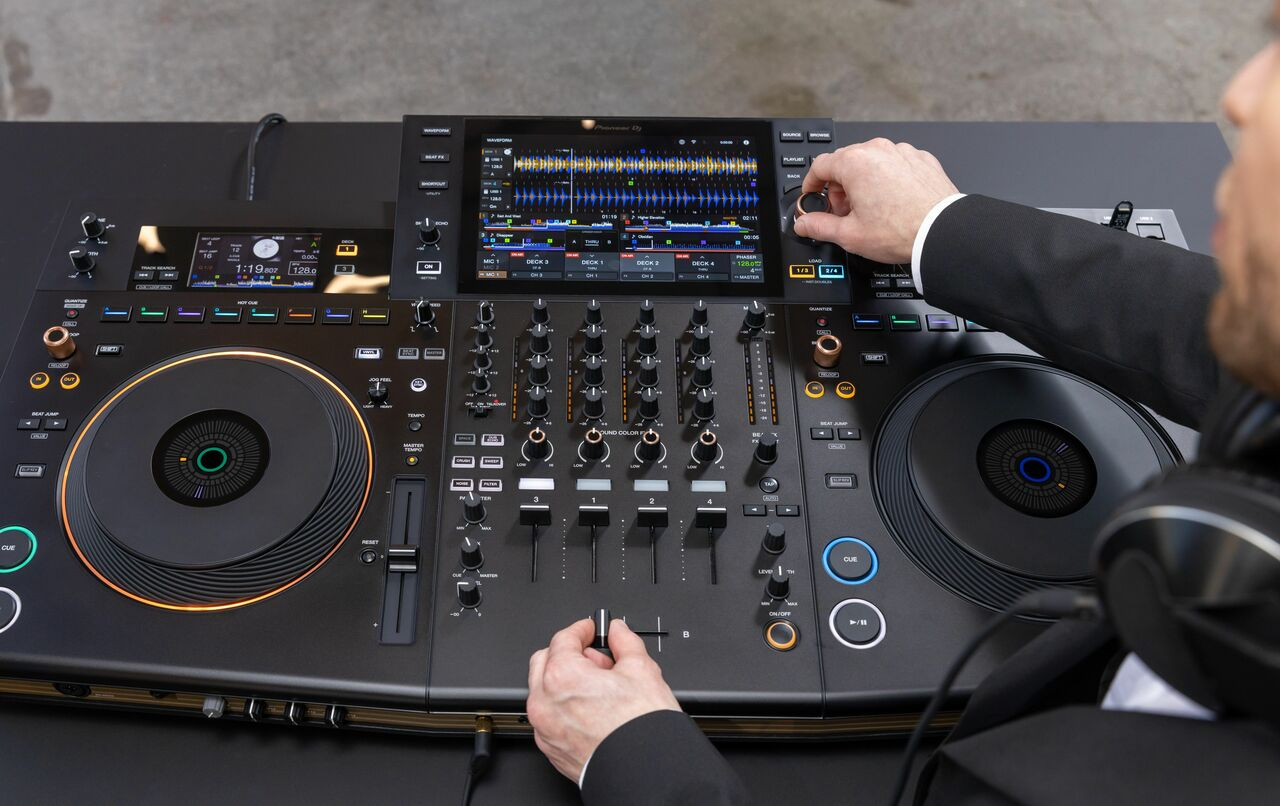 Pioneer DJ OPUS-QUAD All-in-One DJ System | Gear Club Direct