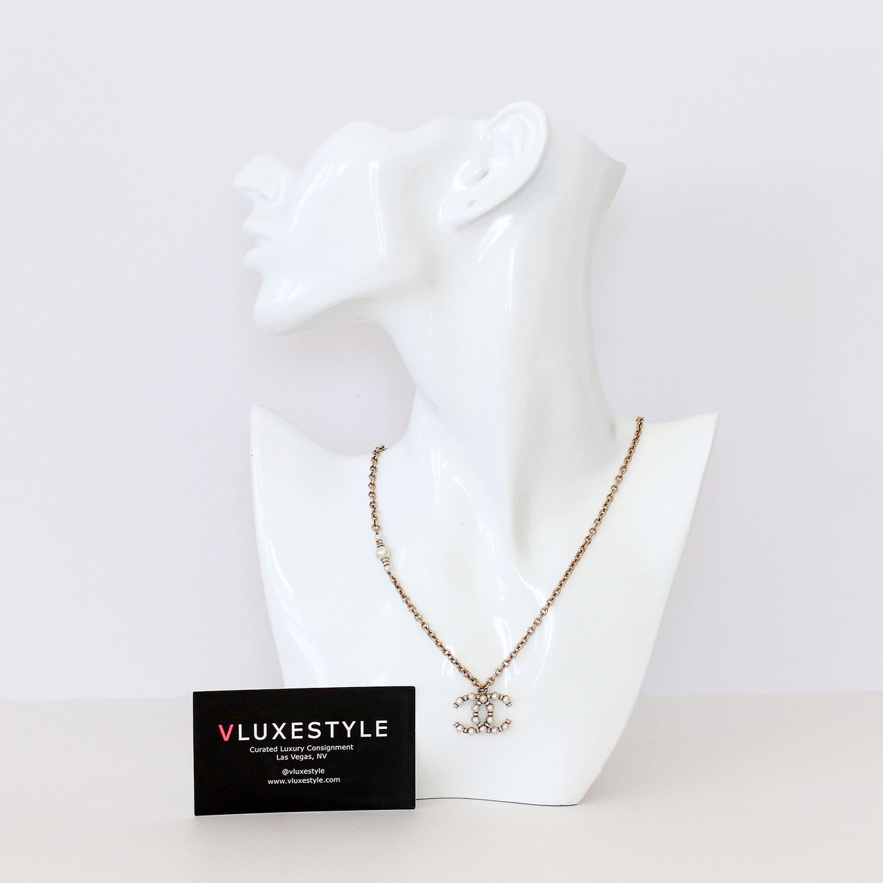 Chanel 21C Pearl Crystal Nefertiti CC Necklace Light Gold