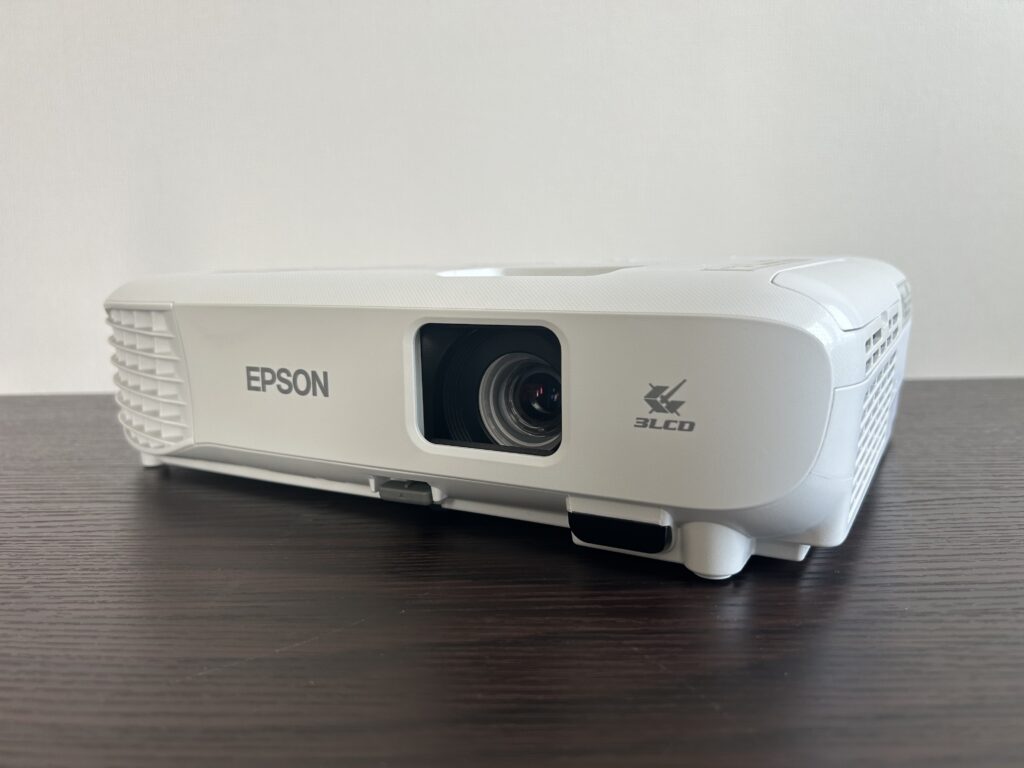一番お手頃なエントリーモデル】EPSON EB-E01を徹底レビュー【昼でも