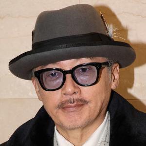 ロバーツ監督、夫人と仲良し2ショットを球団公式が公開 ボブルヘッド