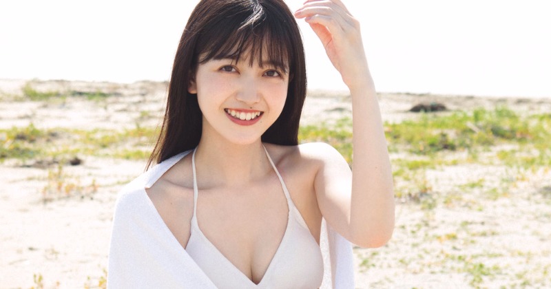 乃木坂46久保史緒里『1st写真集』、発売前重版が決定 白水着の照れかわ