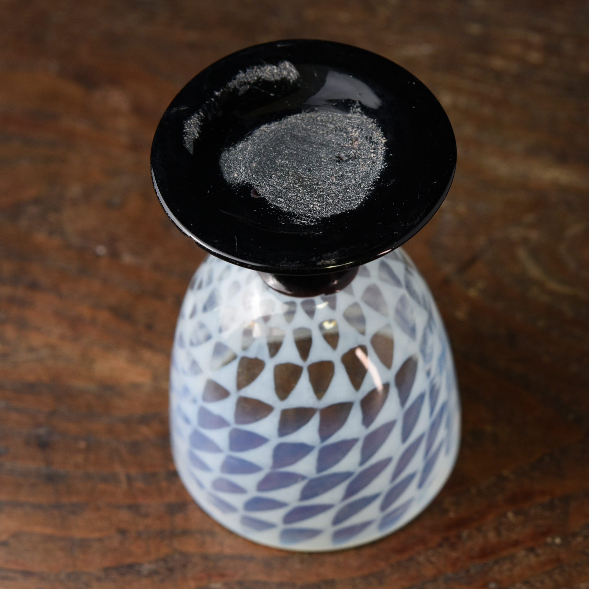 ガラス :: 鱗文なつめ形黒脚氷コップ | COTTOU.JP 骨董の通販