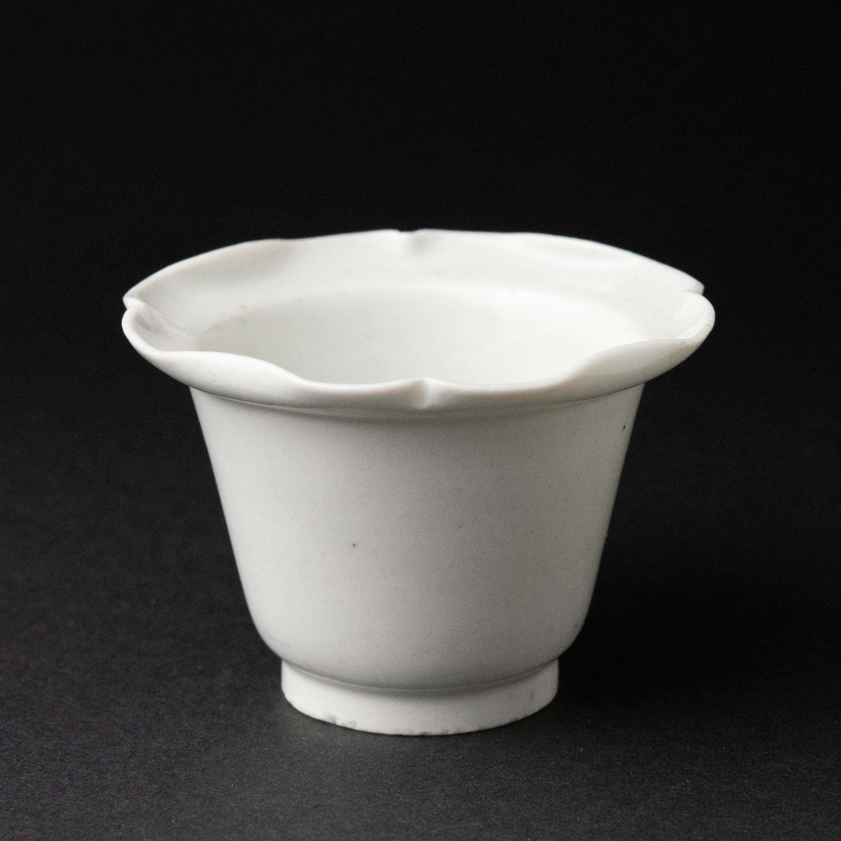 陶磁器 :: 柿右衛門 白磁 輪花 向付 | COTTOU.JP 骨董の通販マーケット