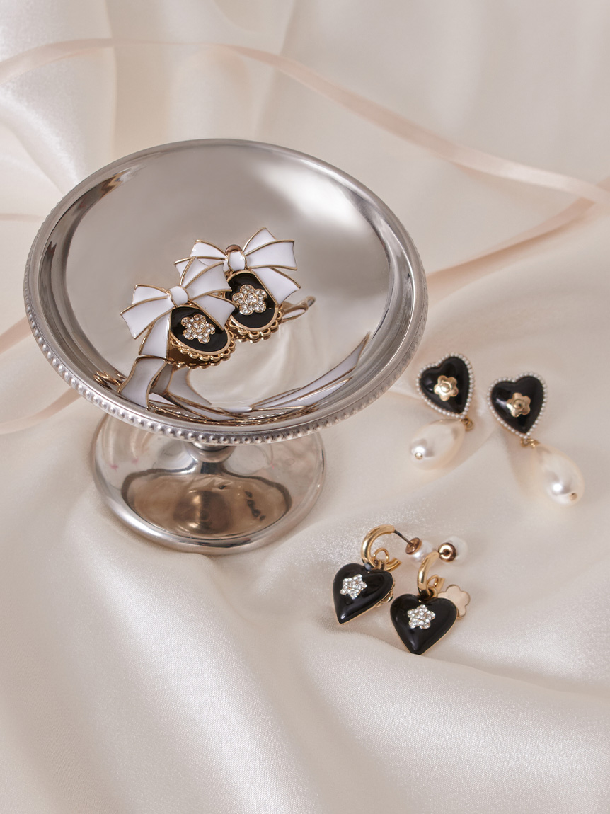 LILY BROWN×MARY QUANT】デイジーモチーフバリエーションピアス(ピアス