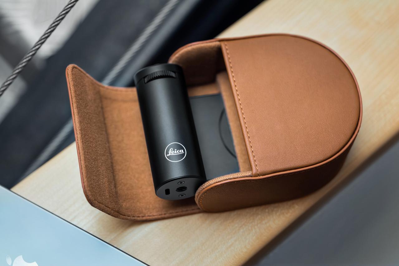 iPhoneがライカになる!? Leica LUXグリップが登場 - Webカメラマン