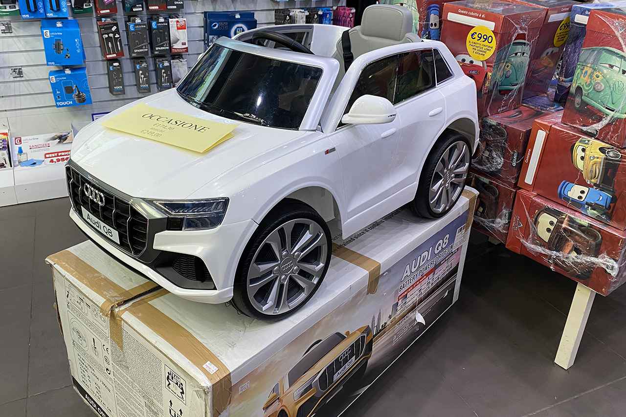 Audi Q8キッズ用電動カーのスペックが高すぎる！ - 8speednet VW、Audi