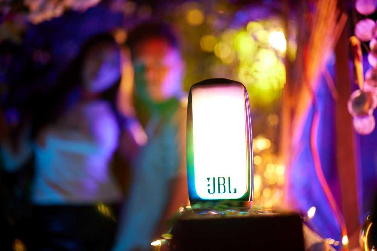 JBL、低音再現とライティング性能をアップさせたBluetoothスピーカー