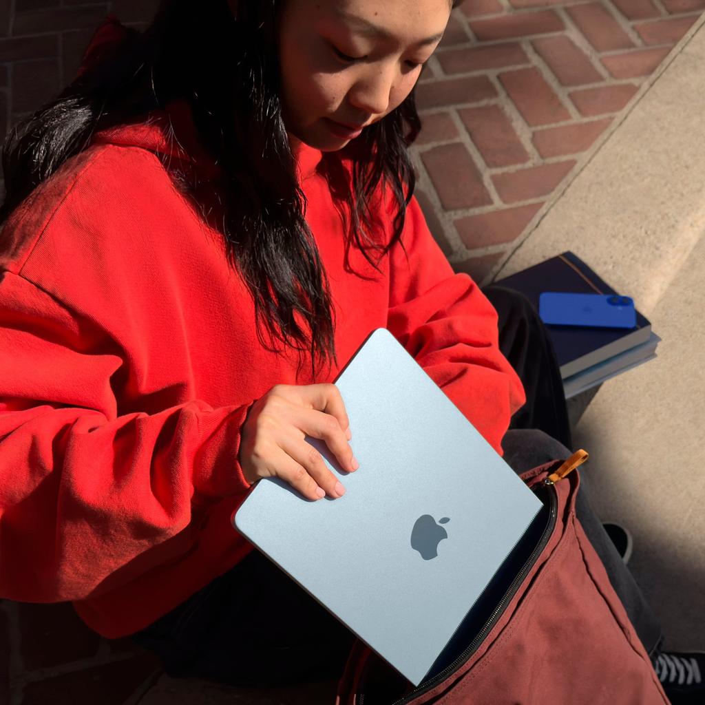 MacBook Air 13 インチ (2025) - Apple M4 10-コア と 8-コア GPU