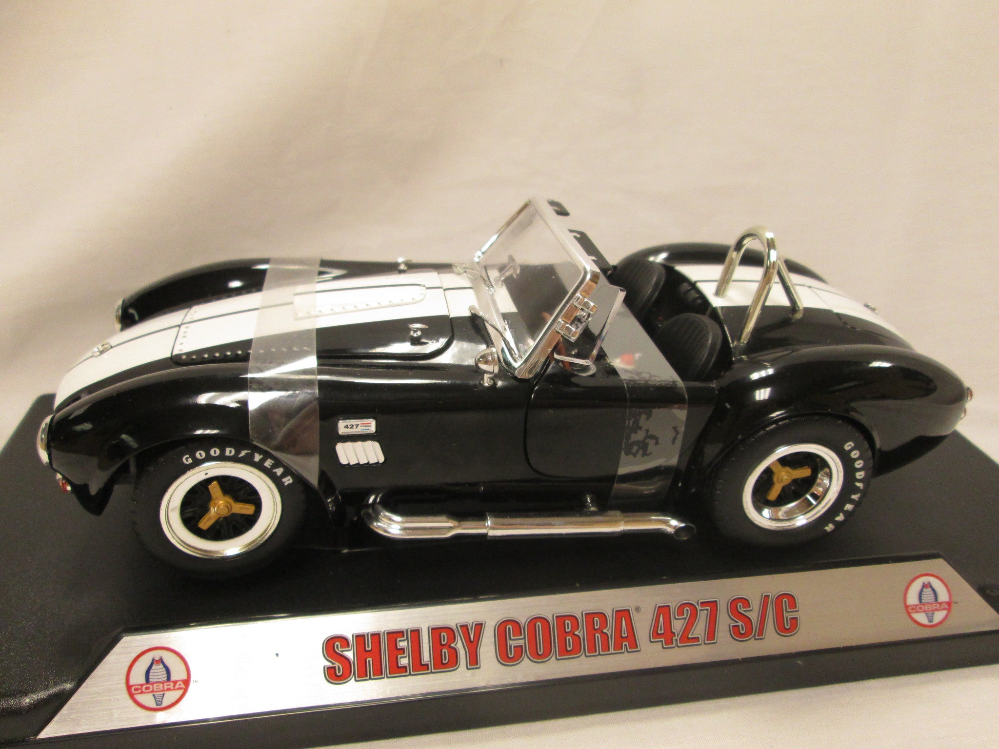 1:18 Shelby Cobra 427 S/C – DenBeste Motorsports
