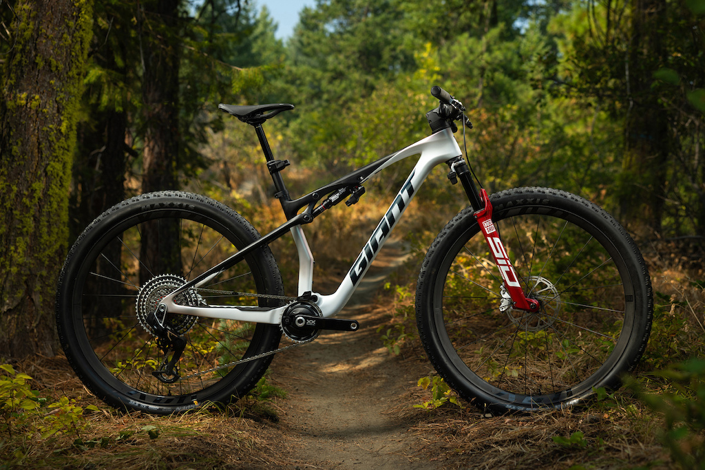 First Look: Giant's 2026 Anthem & Anthem X Get a Speed-Focused
