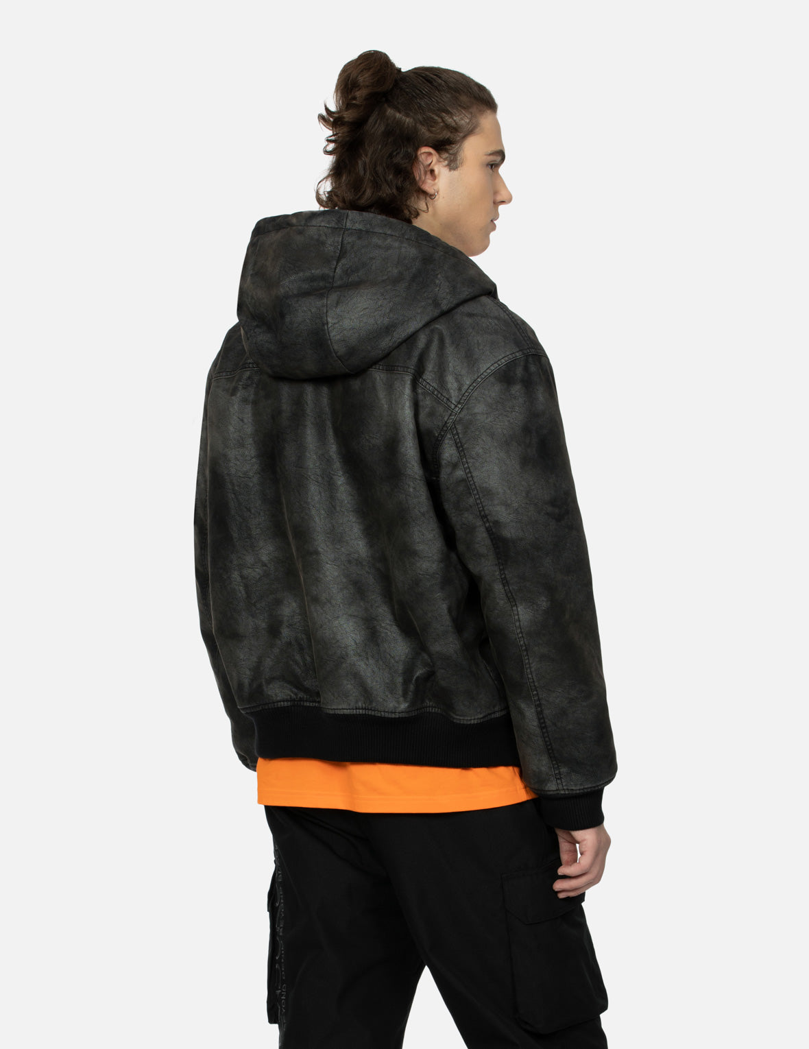 レギュラーフィットグレインカーフレザーボンバージャケット – EVISU