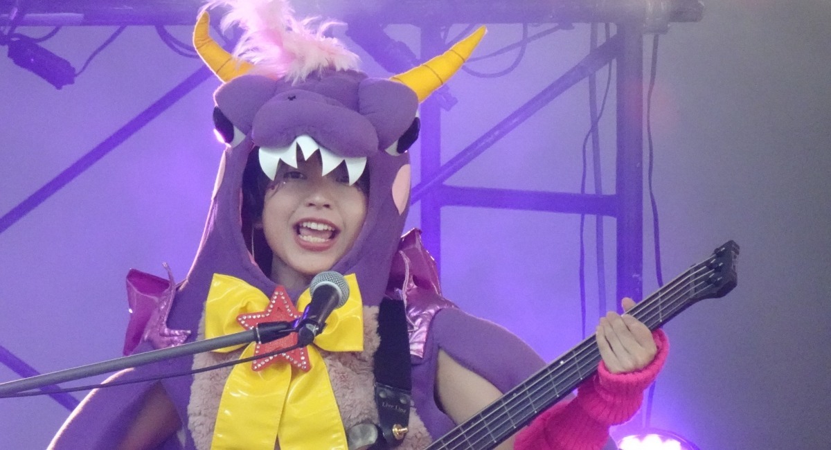 ちぃたん☆KISS～愛のROCK BAND～ベースの「もあちゃん」。3次元に