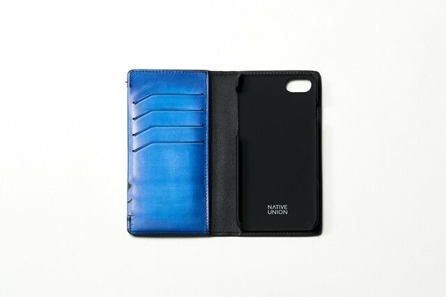 鮮やかブルーでスーツ姿を涼しく！ ベルルッティのiPhone ケース