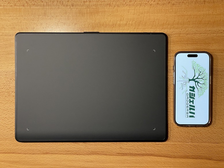 HUION Inspiroy Frego M レビュー】高性能スリムペンで自由自在！紙の