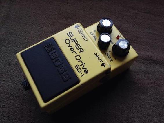 BOSS スーパーオーバードライブのオペアンプ（JRC4558D艶ありのSD-1