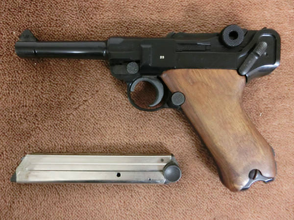 MGCのモデルガン、木製グリップへ交換済みルガーP08を買取致しました