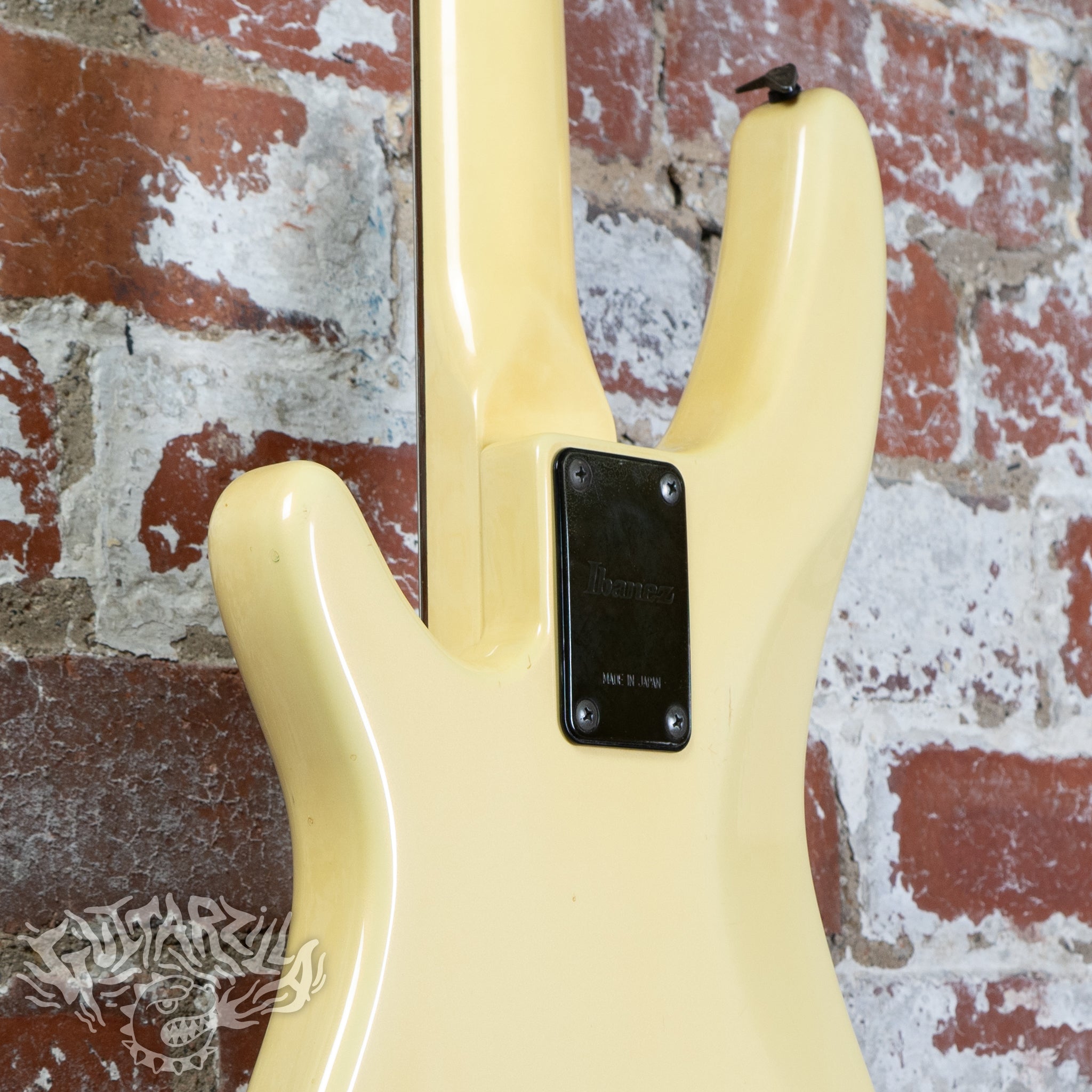 Ibanez Roadstar II RB830 Medium Scale 32