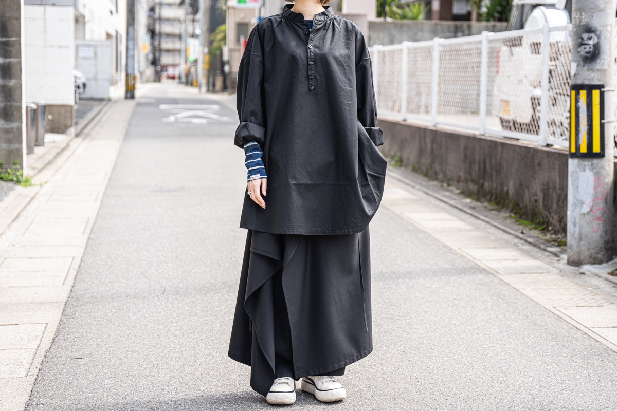 ポータークラシックのギャバジン スタンドカラー スモックシャツ