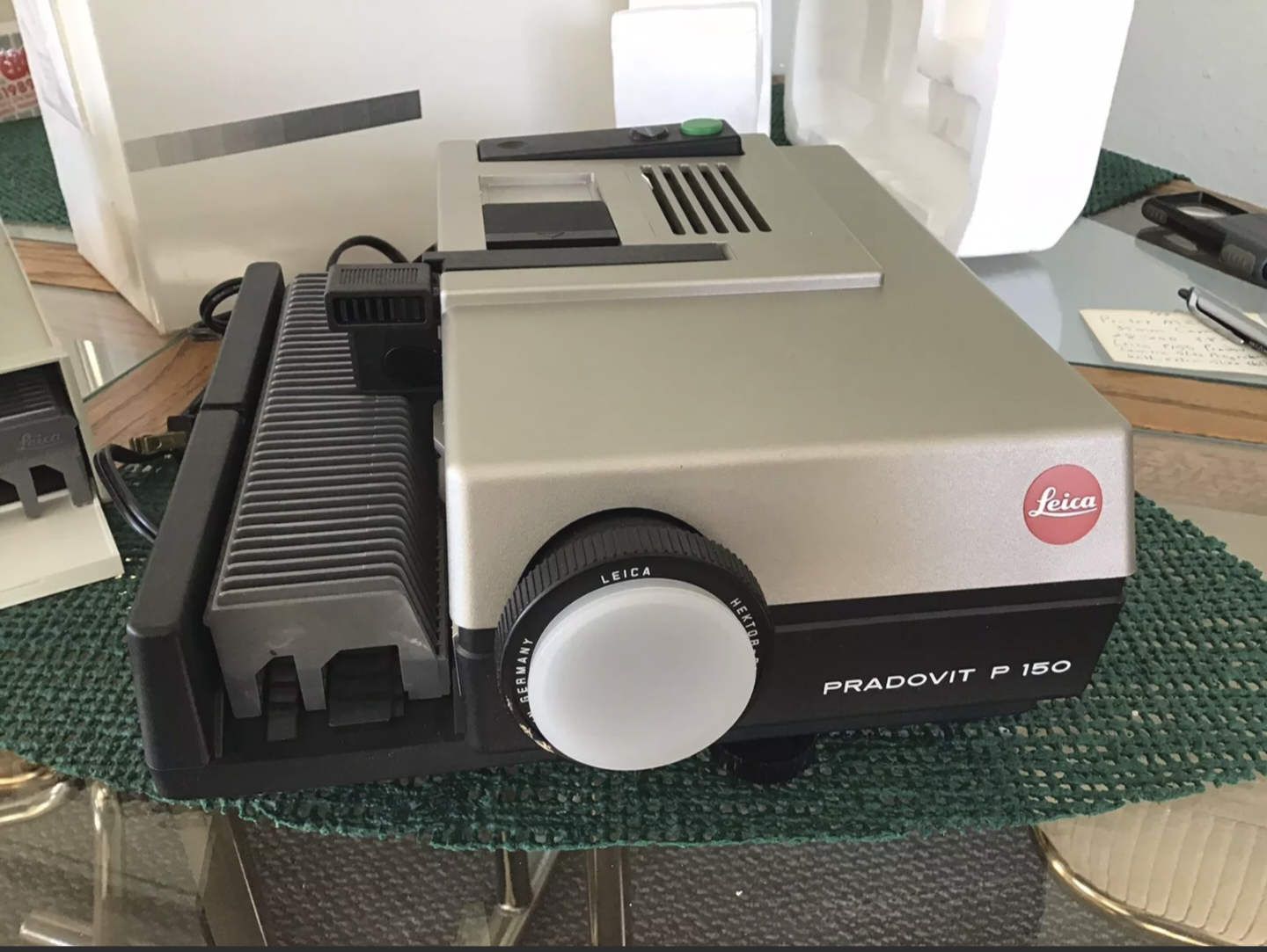 ライカのスライドプロジェクターを使ったことある人いる？ : r/Leica