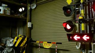 自作踏切】踏切動作反応灯を新設 - YouTube