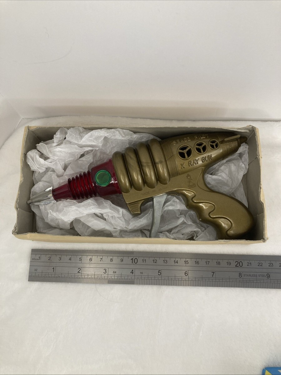 SPACE PILOT XRAY GUN, TAIYO, G-61 FRICTION POWERED JAPAN - IN BOX