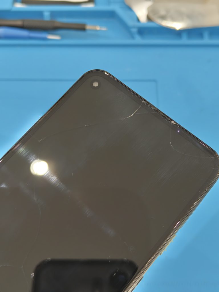 東郷町】Google Pixel 5a（5G）割れた画面の交換【みよし市からご来店
