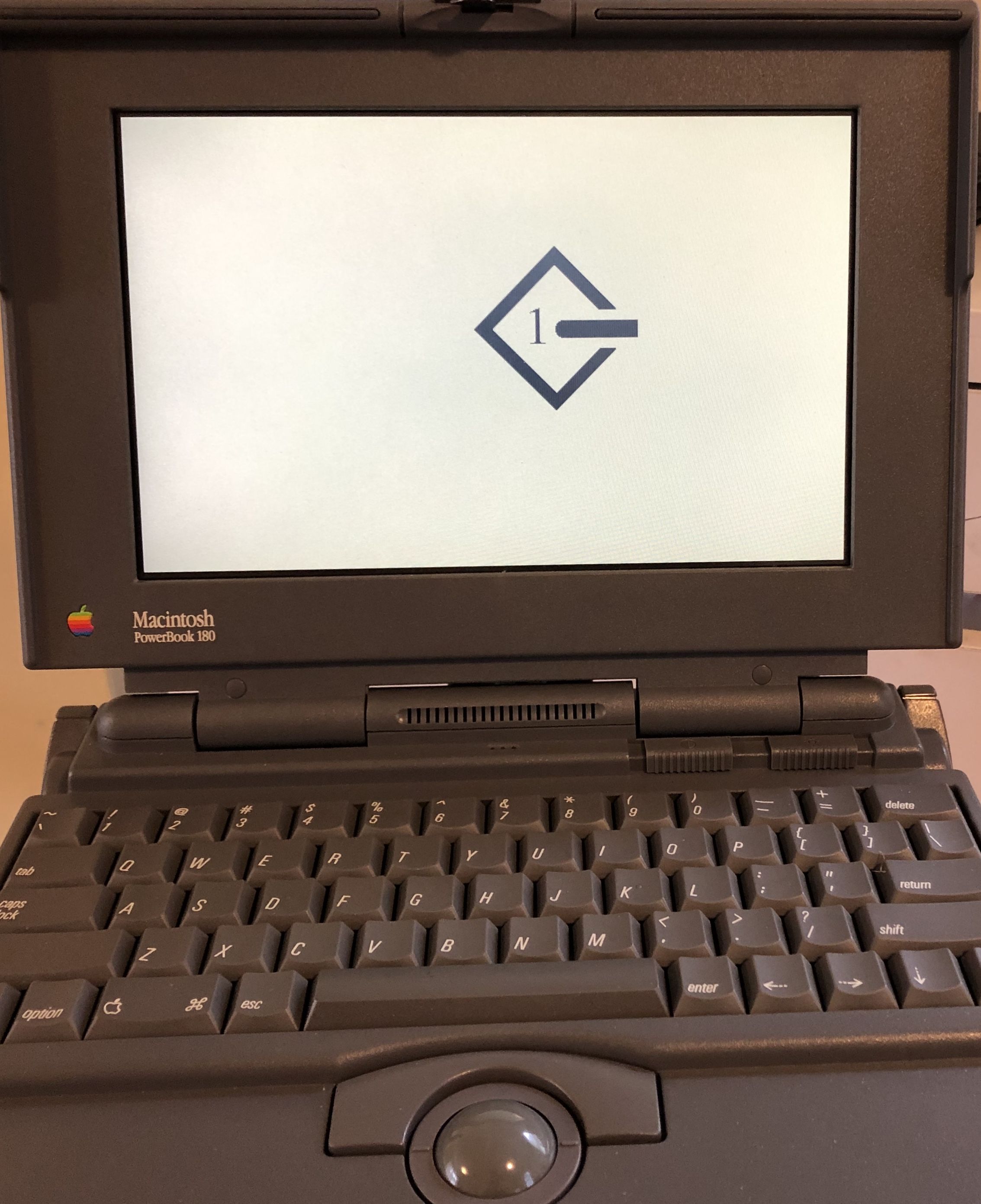 SCSIディスクモード： PowerBook G3 PDQとPowerbook180を繋ぐ | Mac