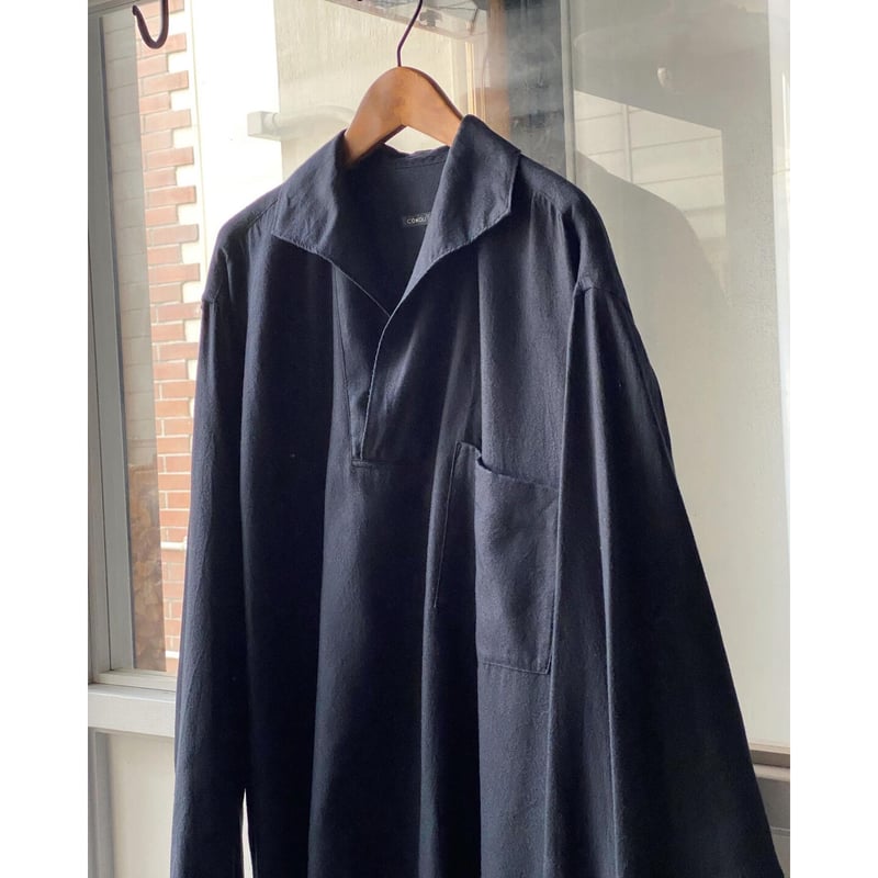 COMOLI シルクネル スキッパーシャツ | Less Higashikawa